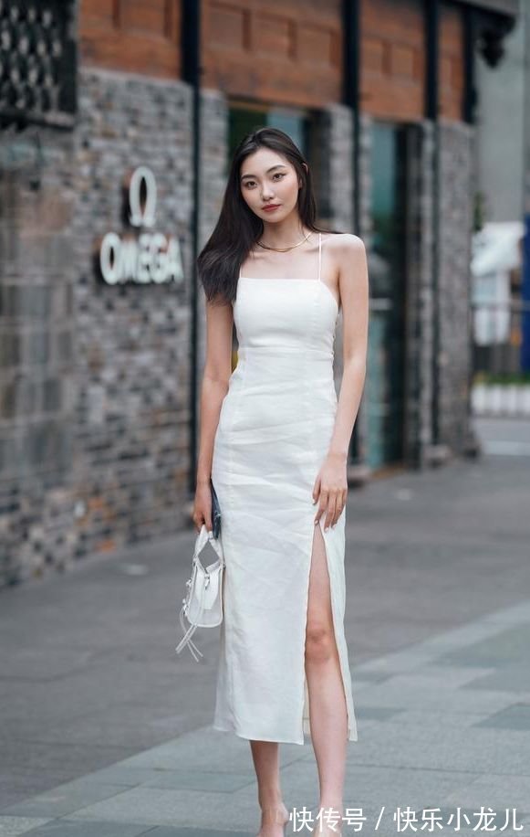 裙装 造型时尚的修身连衣裙,秀出小姐姐的婀娜曲线,看起来很有女人味