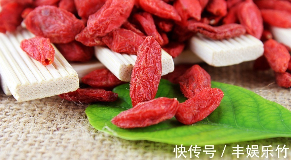 泡水|枸杞泡水,切记这两点,否则营养就浪费了,一点作用都没有!