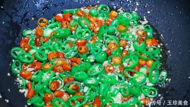 一到夏天,老公就馋它,3块钱炒一碗,端上桌吃到碗都舔干净