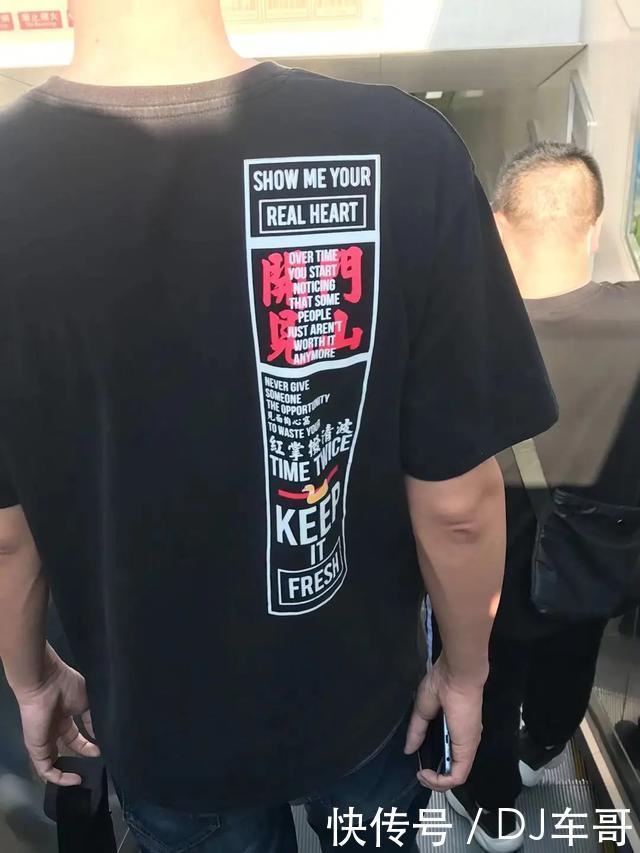 文化|当代年轻人的后背，不是火罐，就是文化