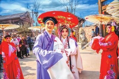 老年|电影小镇《穿越德化街》重拾百年城市记忆