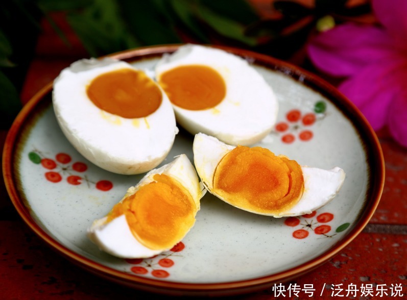 加盐|腌咸鸭蛋,只加盐可不行,多做2步,1周就腌好,个个起沙还流油