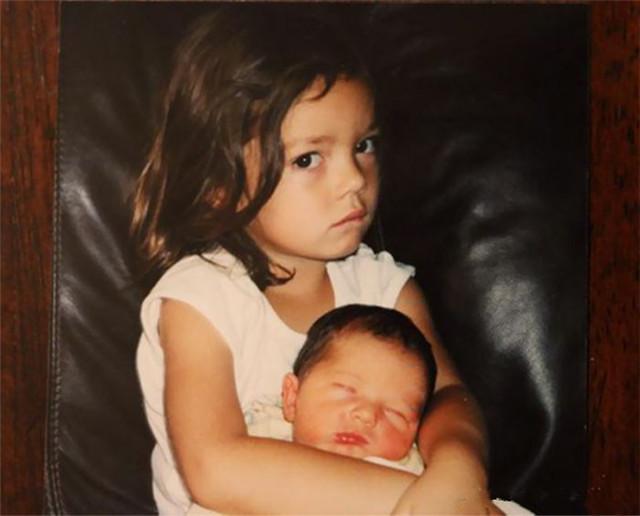 女大学生回家,发现父母偷偷生下二胎,第一反应彰显满满的求生欲