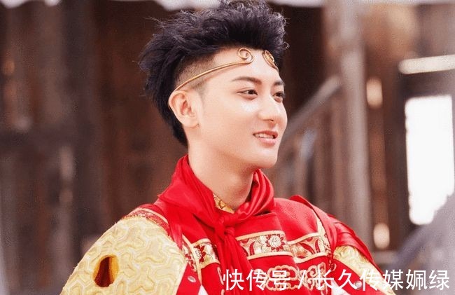 卧底|黄子韬在《萌探探探案》用力过猛？着急到嘴瓢，披着羊皮的狼？