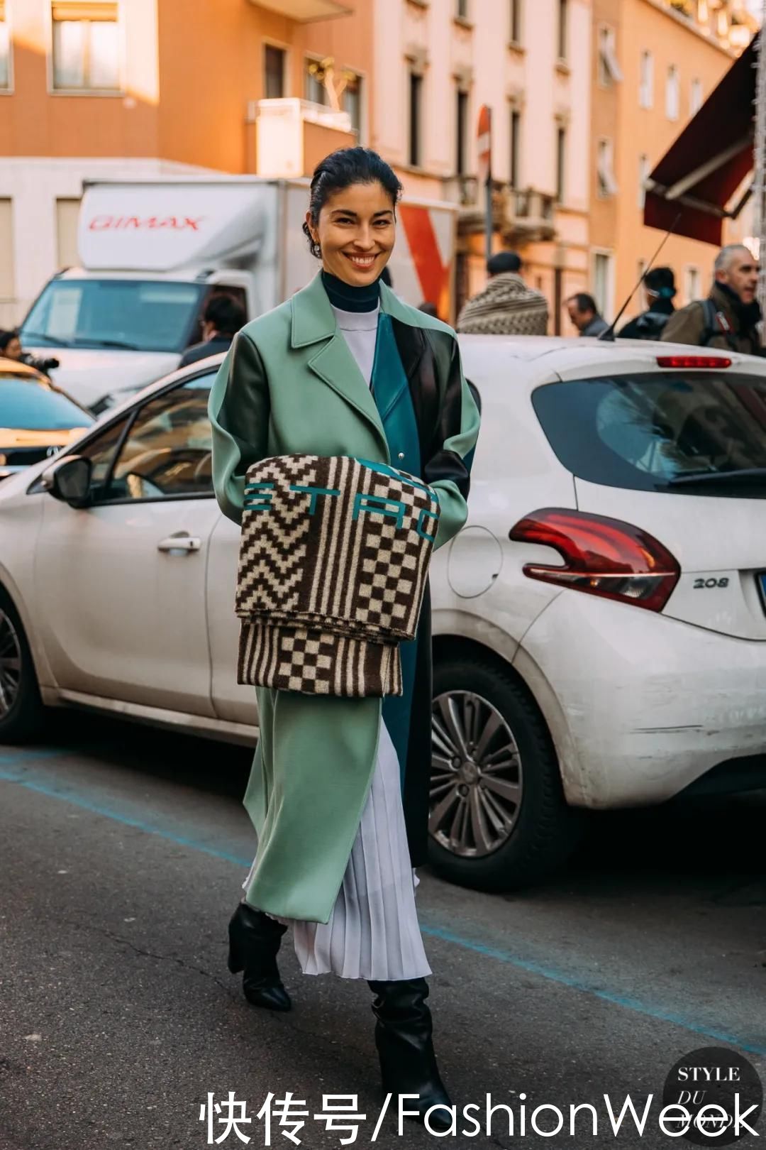 时髦人的秋冬，没点吸睛色彩怎么行