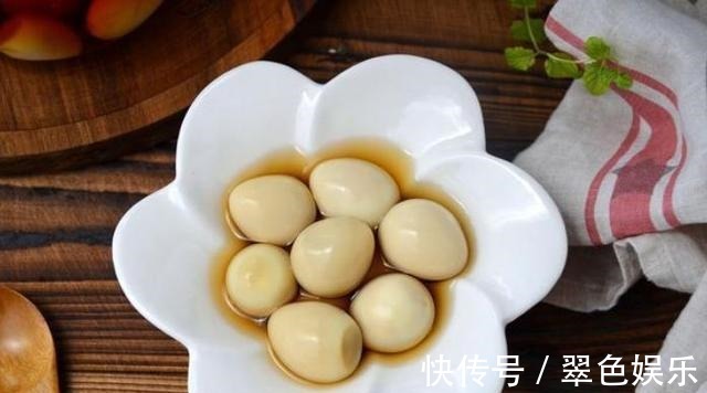 南方人一家4口的晚餐,花了80元做了8菜1汤,北方人看不下去