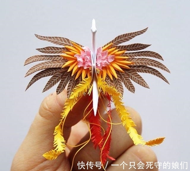 惊艳|男子每天折一纸鹤 1000天后作品惊艳众人