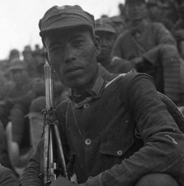 战士|八路军旅长叛变投敌,这位连长只身闯入敌营,将其活捉!此人是谁