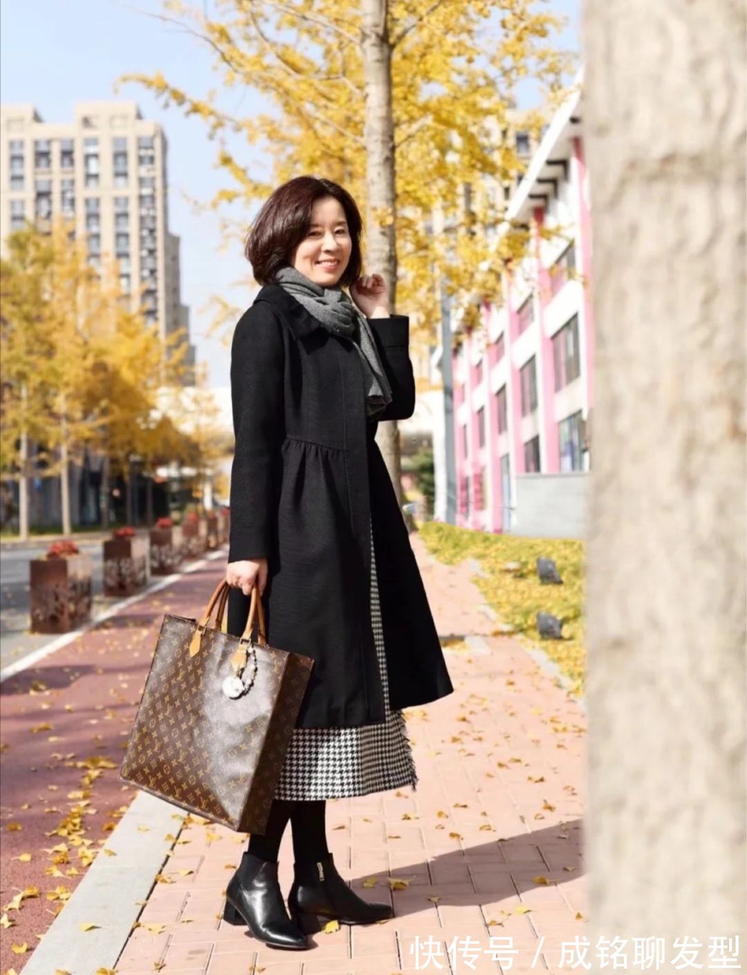 端庄|奔六的女人冬季这样搭配,真实自然不做作,端庄大气又有女人味