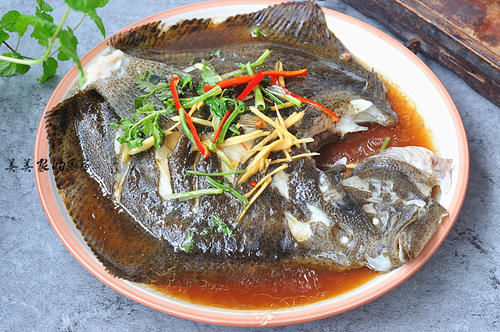 清蒸多宝鱼，只需简单两步！细嫩无腥味，比饭店做的还要鲜！