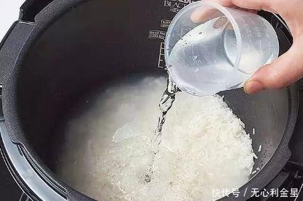 口感|蒸米饭不要只懂加水,牢记2个技巧,蒸出的米饭更好吃,特别实用