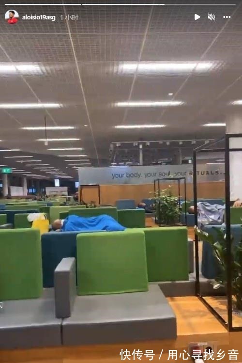 入境|万里驰援却被困机场几十小时,归化球员大骂足协,这次谁错了