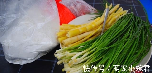 糯米糍粑的新吃法，不油炸不放糖，又爽口又好吃，做法还很简单。