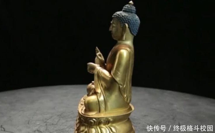鎏金佛|马未都我有一个鎏金佛,都没开过封,偶尔拿出来看也非常小心