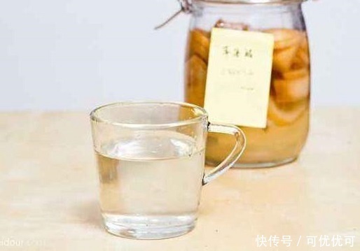 皮肤松弛|女人脸上皮肤松弛怎么办?光靠护肤品可不行,教你3个妙招紧致肌肤!