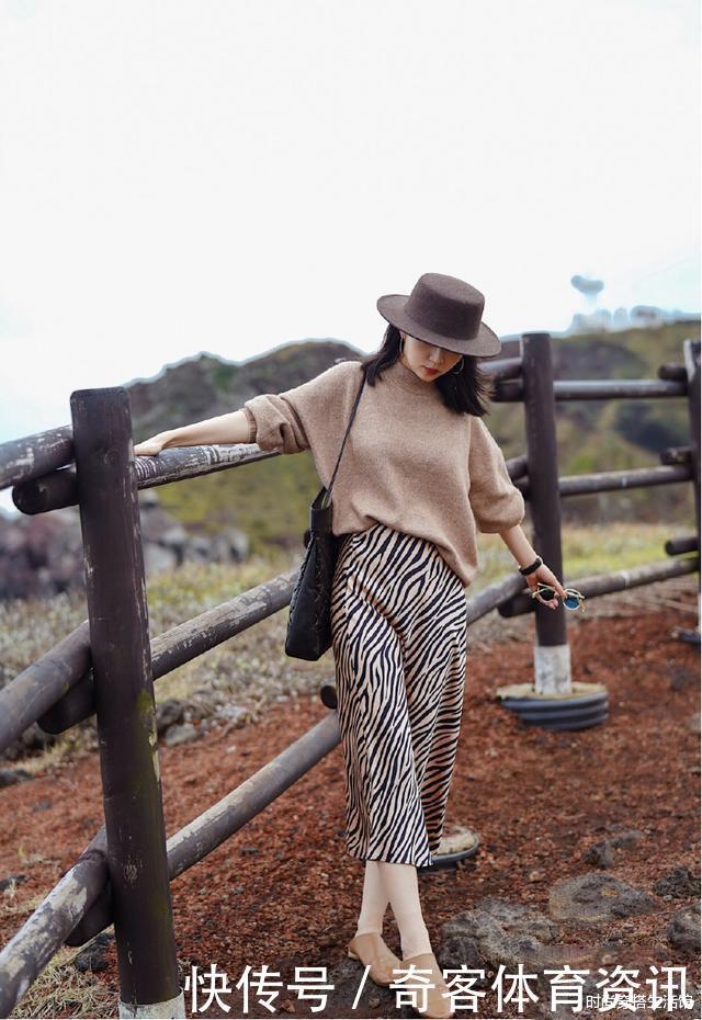 优雅|毛衣下面不一定搭裤子,瞧三木博主这样穿,气质优雅更高级