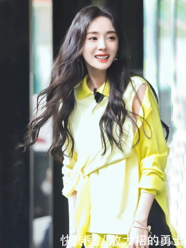 除了淡黄色,今年更流行“奶油黄”穿搭,气质又显白