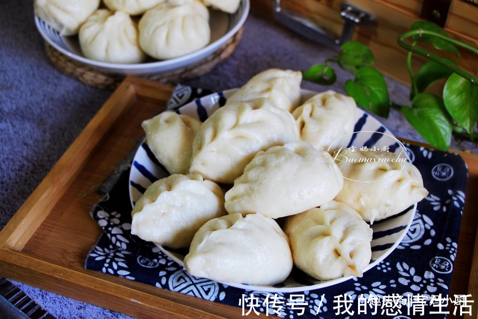 儿子去上班,带走20个萝卜馅大包子,都被同事抢光,纷纷要做法