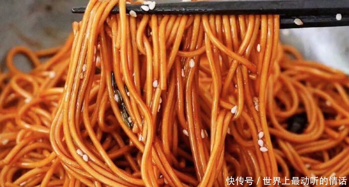 速成宵夜来啦,葱油拌面,好吃的一口都不剩