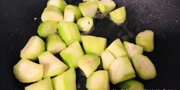 不要吃冰淇淋了,多喝这汤,天然的“褪黑素”,皮肤不怕晒黑了