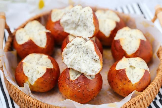 烤箱|自制低脂碱水球,无糖无油营养十足,饱腹感强适合减肥人群食用