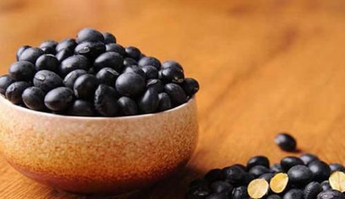 头发|头发提前变白不要怕，常吃这3种食物，让头发变得更加乌黑亮丽