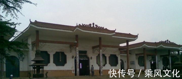 对联#火葬场门口对联,上联早进来晚进来早晚都进来,下联真的绝了