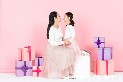 二宝|宝宝说:“我就要买”,父母的回应方式,决定孩子不同的人生走向