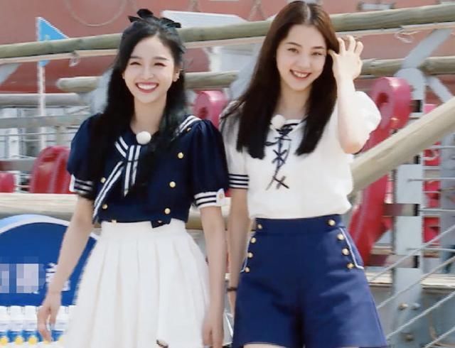 蔡徐坤跟吴宣仪玩搏击,谁留意到蔡徐坤举动“钢铁直男”没错了