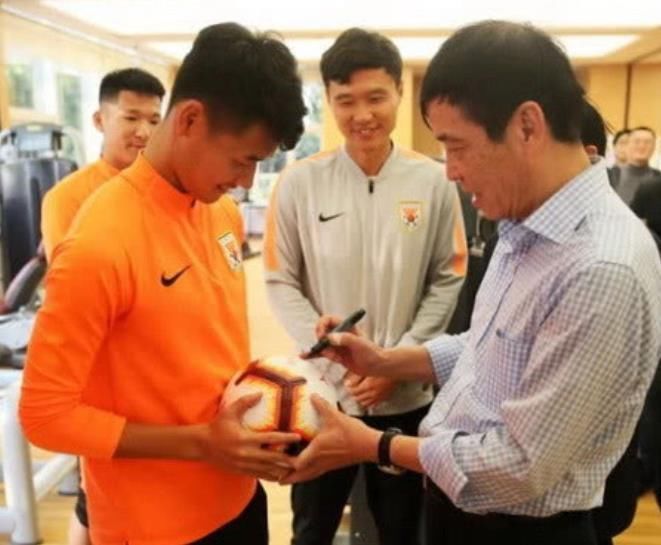 世界杯|中国足球要崩盘?媒体人:足协豪赌世界杯只有死路一条