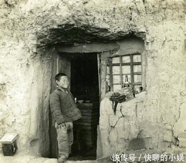 老照片|老照片:80年前的窑洞居民,生活虽苦,也还要笑一笑