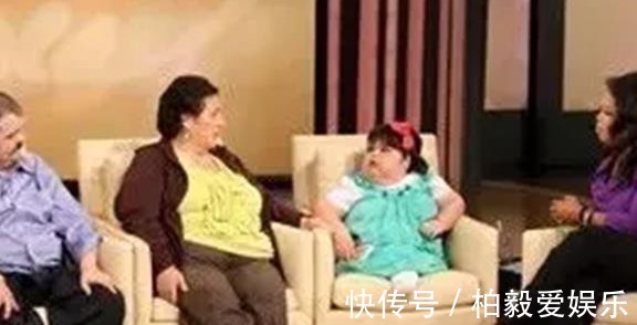 综合症|女童出生便患有美人鱼症,喜欢在水里的感觉,用乐观战胜缺陷