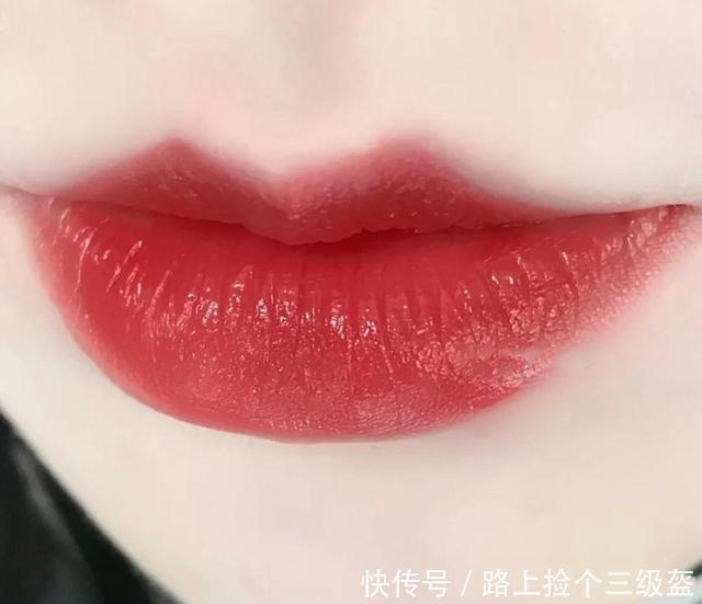 橘色|一看就满满“廉价感”的色号,颜值高也驾驭不了,黄皮就别想了!