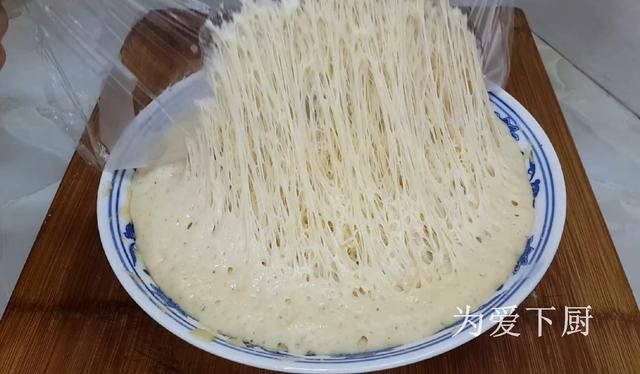 炸麻花，记住不要直接下锅炸，诀窍告诉你，麻花香酥焦脆，不油腻