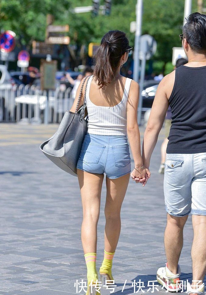 有气场压阵就很美,穿出了女性的优雅与大气