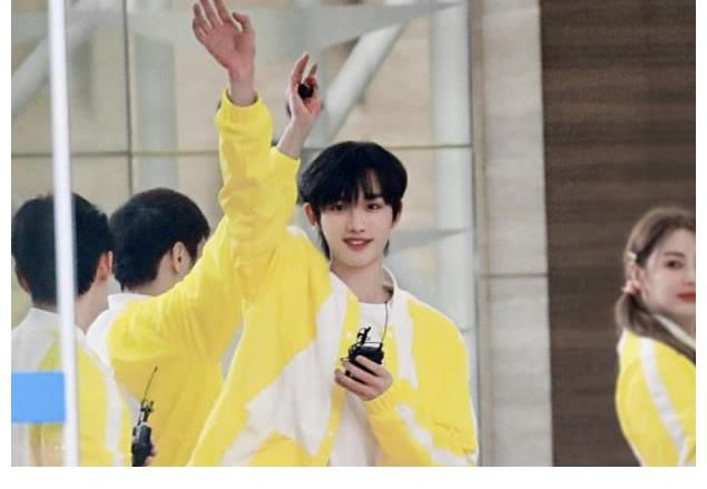 除名|丁程鑫疑遭《快本》除名？節(jié)目單沒(méi)了他名字，連嘉賓也做不成了