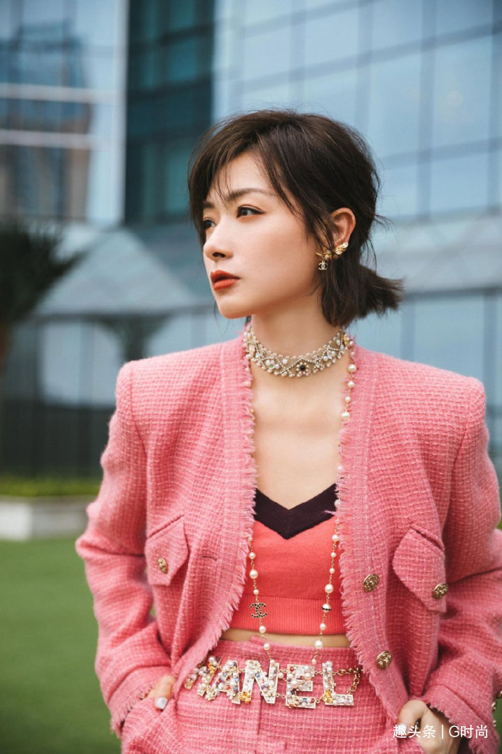 穿搭 明星们争相示范早秋穿搭,轻松舒适不失时髦感,还很容易学