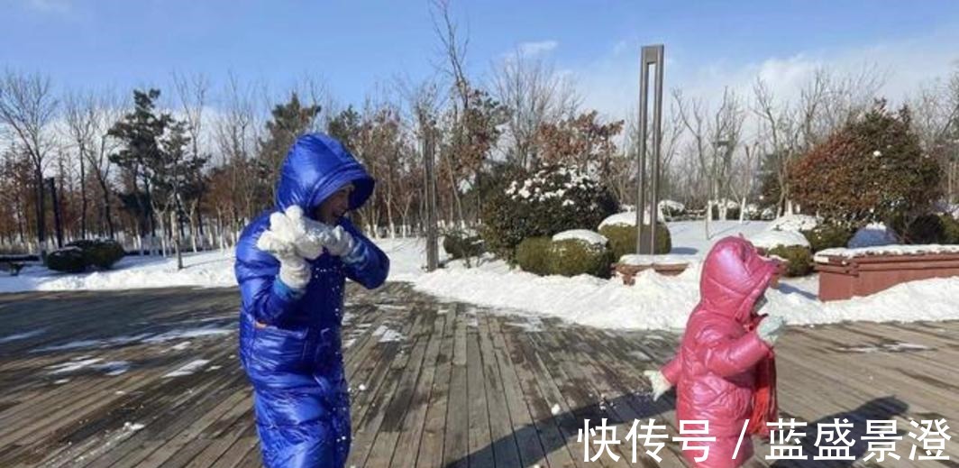 王楠|国乒隔离地点下大雪，王楠带领儿女堆雪人，追赶爱女打雪仗，欢乐！