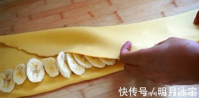 面饼|香蕉不要直接吃，加1碗玉米面，粗粮细做，比买的面包好吃