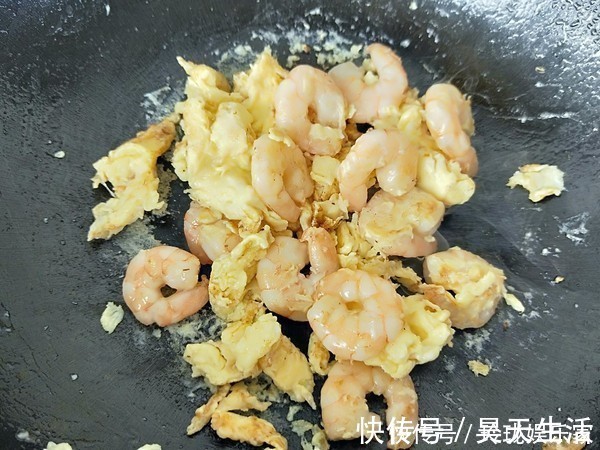 鸡蛋和“它”是绝配,经常吃补钙还不长肉,老人孩子都需要多吃