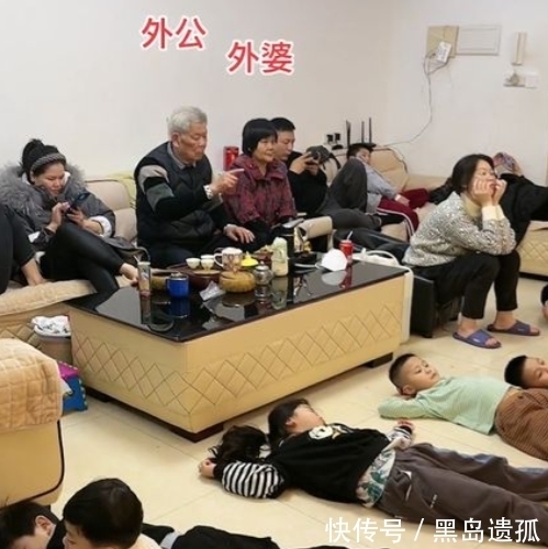 临近春节,姐妹相约回家过年,女儿:一个寒假要吃掉一年的养老金