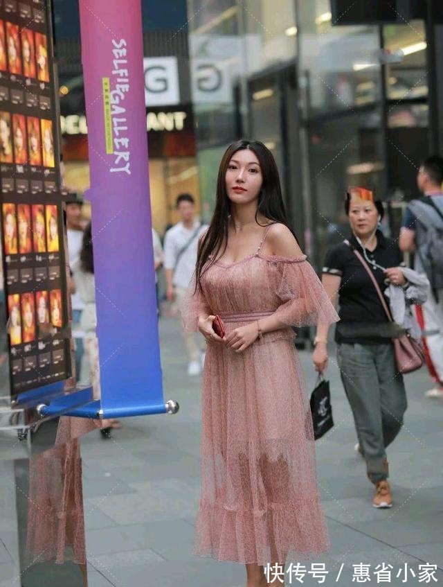 网纱 粉色网纱连衣裙,搭配珍珠肩带,仙女下凡也不过如此!