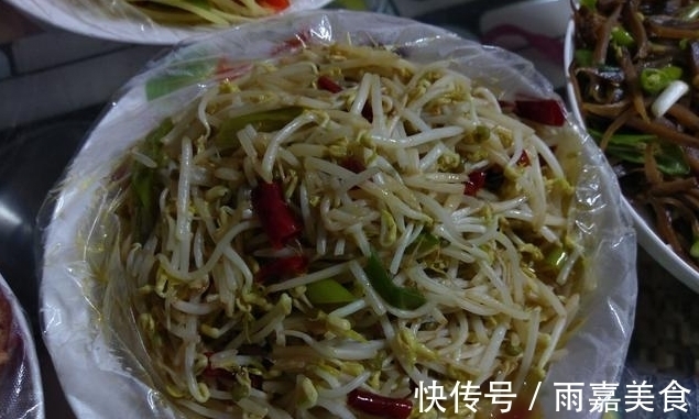 凉拌菜|“小气”的媳妇，请客整了一桌菜，朋友来时带一瓶3000的红酒