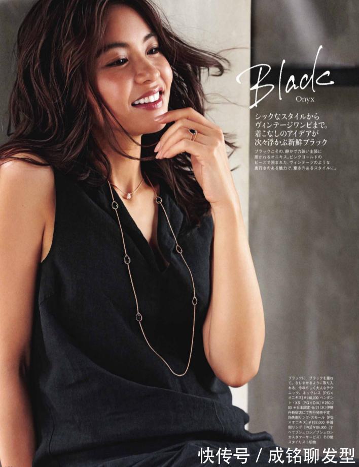 日系|人手一件的黑色连衣裙,搭配不好就老气,10组日系搭配减龄又时尚