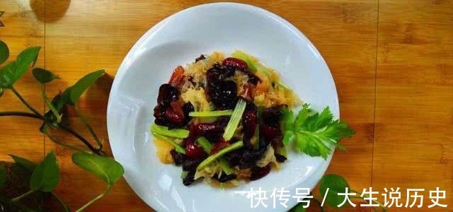 芹菜|此道菜是血管“清道夫”,清理血液垃圾,为身体做个大扫除