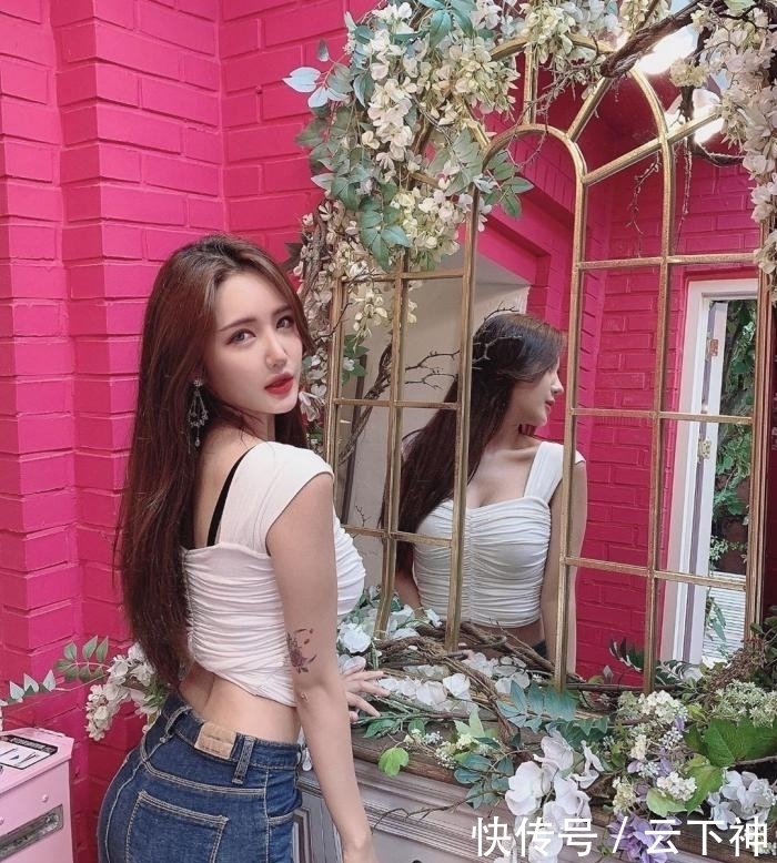 看不腻的牛仔裤,让小姐姐们变身时尚“性感女神”