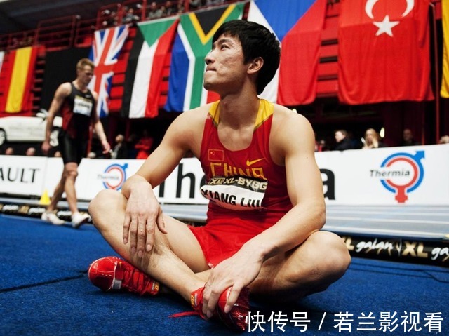 退赛|刘翔2008年为什么退赛?赛前画面流出,曾用脚反复去踢墙面