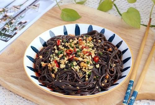 过年待客不用愁，分享10道凉拌菜，有荤有素，营养好吃又实惠