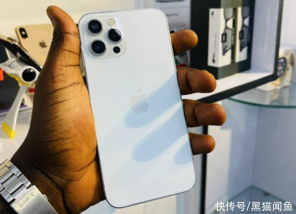 警戒线|iPhone 11电池寿命跌破“警戒线”，建议升级苹果13，还是换电池？