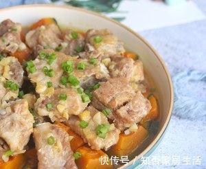 不能出门在家吃什么简单美味又营养？送您嫩滑又多汁的南瓜蒸排骨